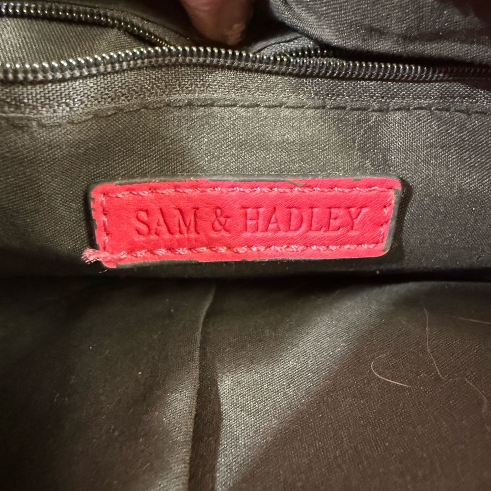 Sam and Hadley adjustable crossbody/shoulder bag - Picture 7 of 7